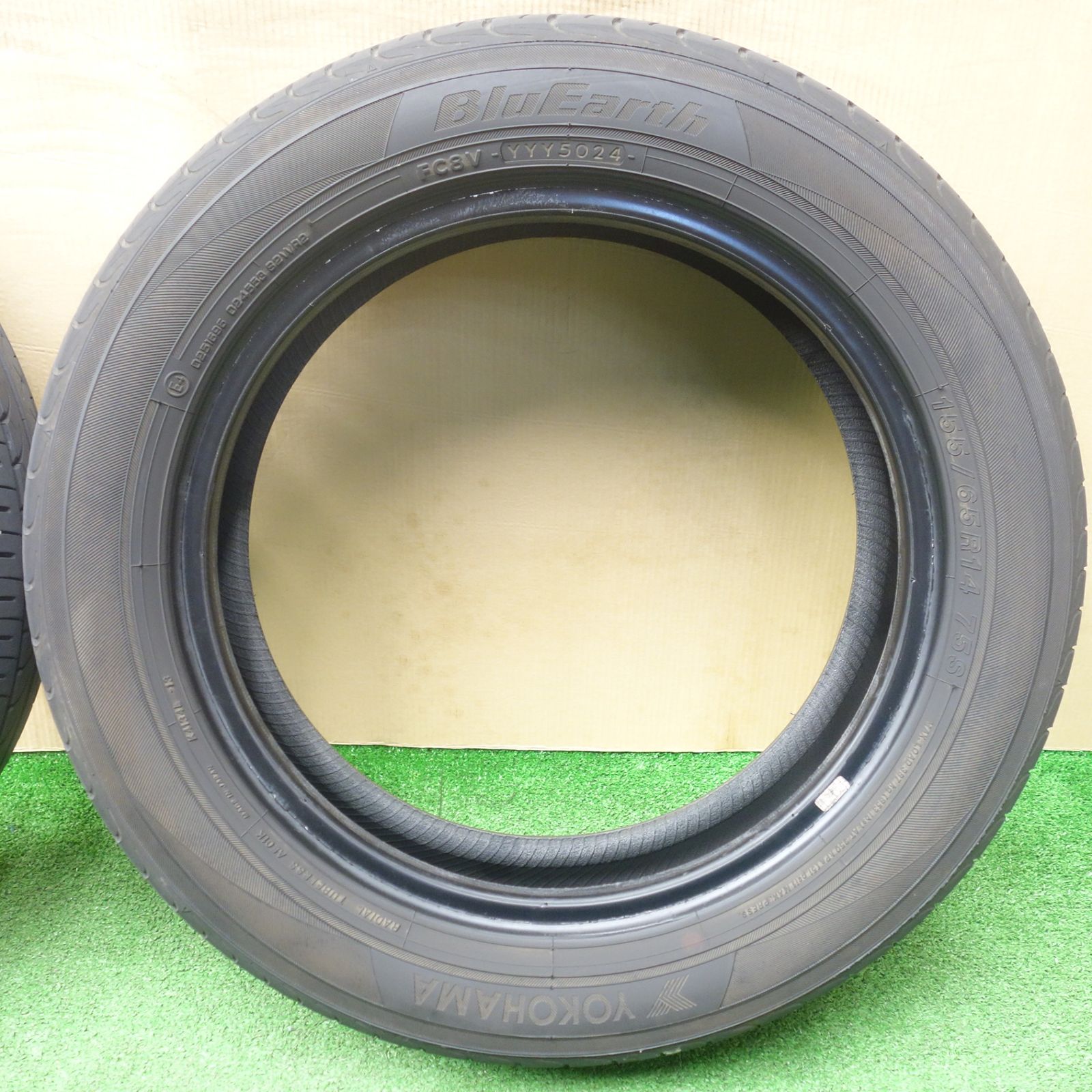バリ溝！24年！8.5分☆155/65R14 ヨコハマ ブルーアース AE01K タイヤ