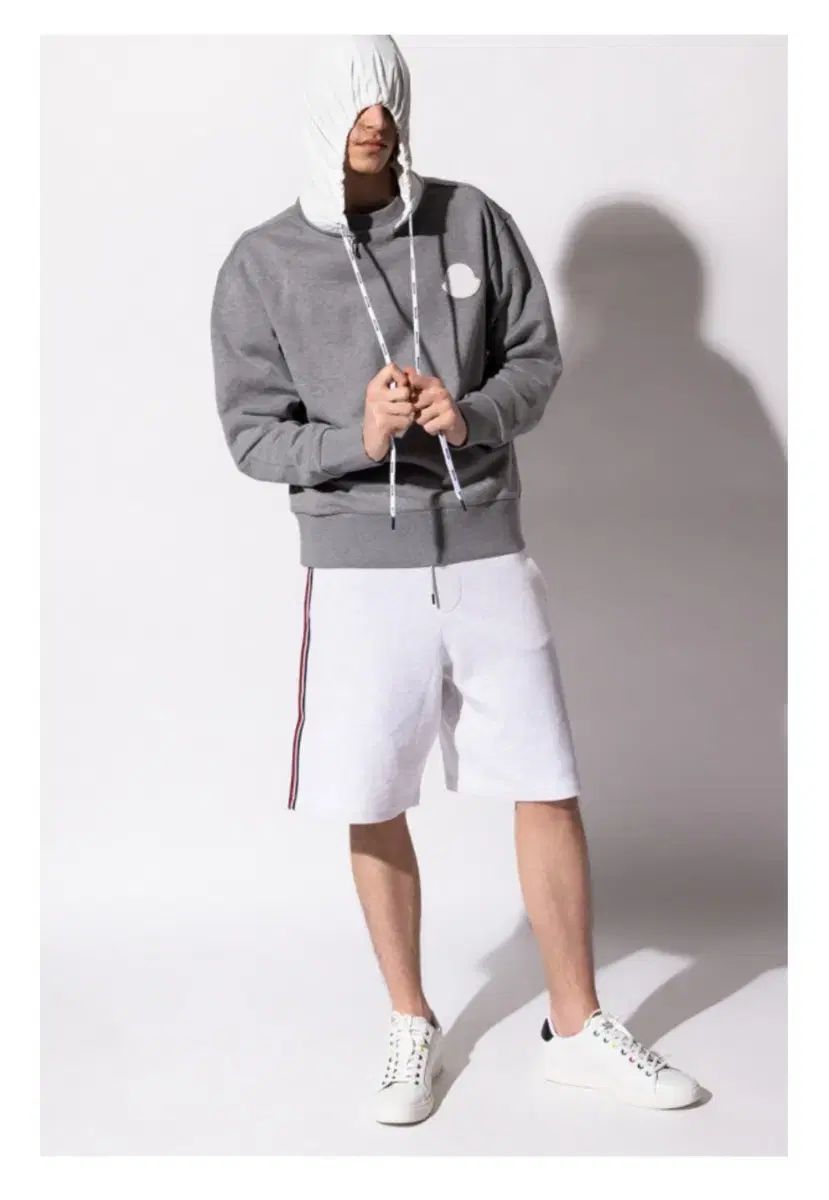 MONCLERグレー ショートパンツ QRコードタグ付き XL/正規品 MONCLER モンクレール 3本線 コットン ショートパンツ