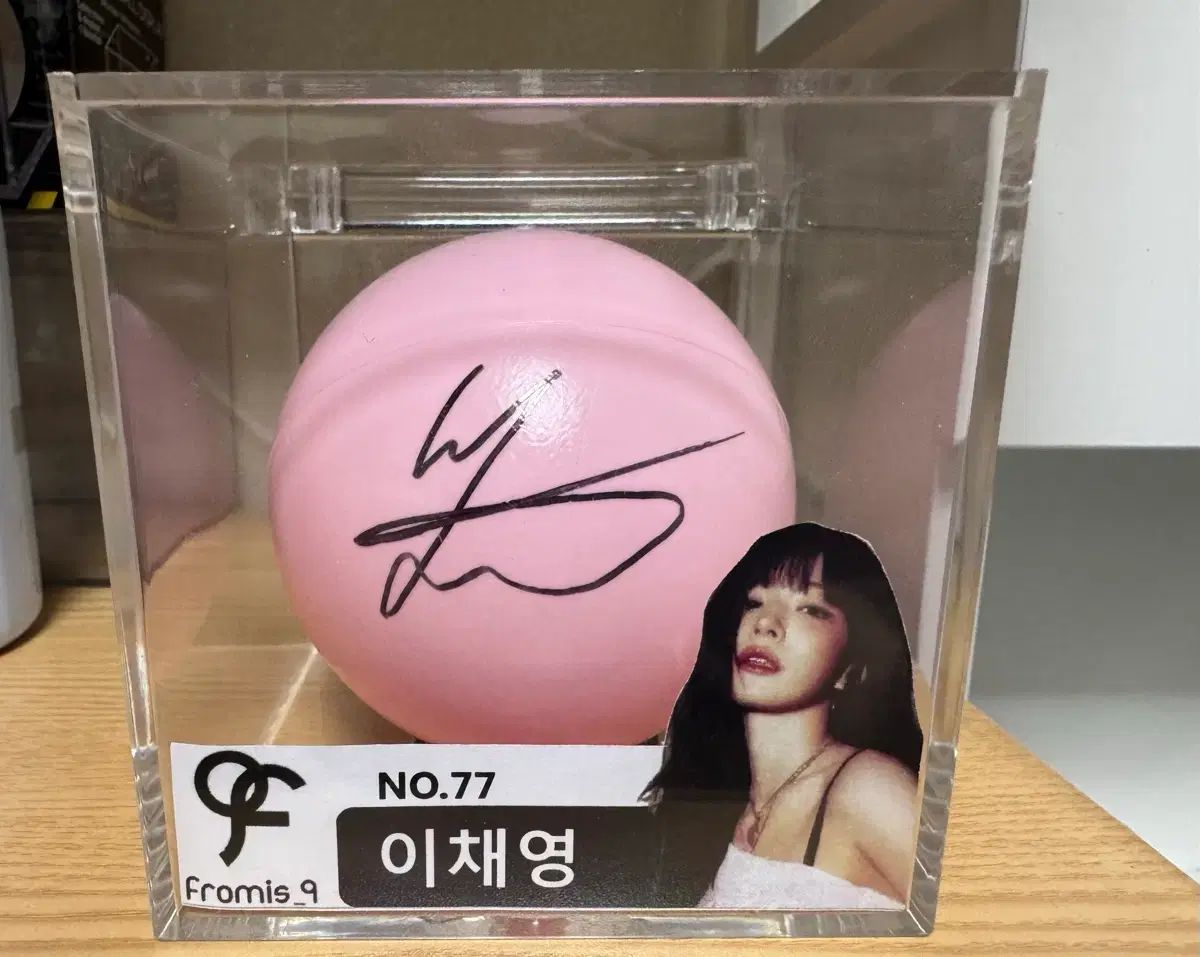 イ・チェヨン(LEE CHAEYOUNG) コンサート サインボール (ケース 含む