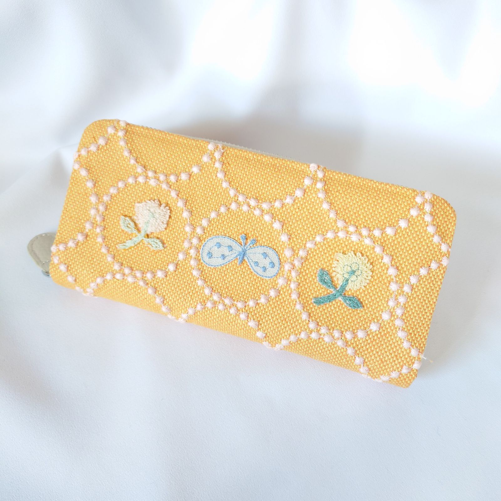 受注製作】刺繍4つ ライトグリーン タンバリン 本革長財布 ミナ