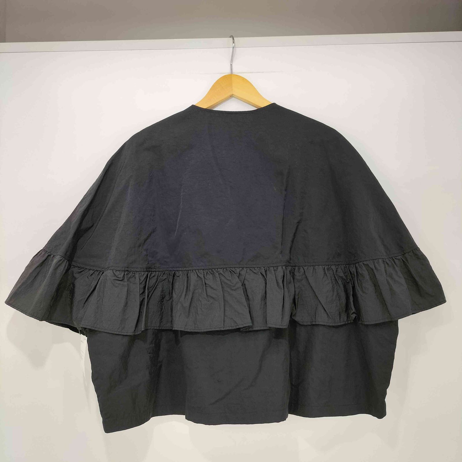 ビアズリー BEARDSLEY ノーカラー フリルデザイン ジャケット