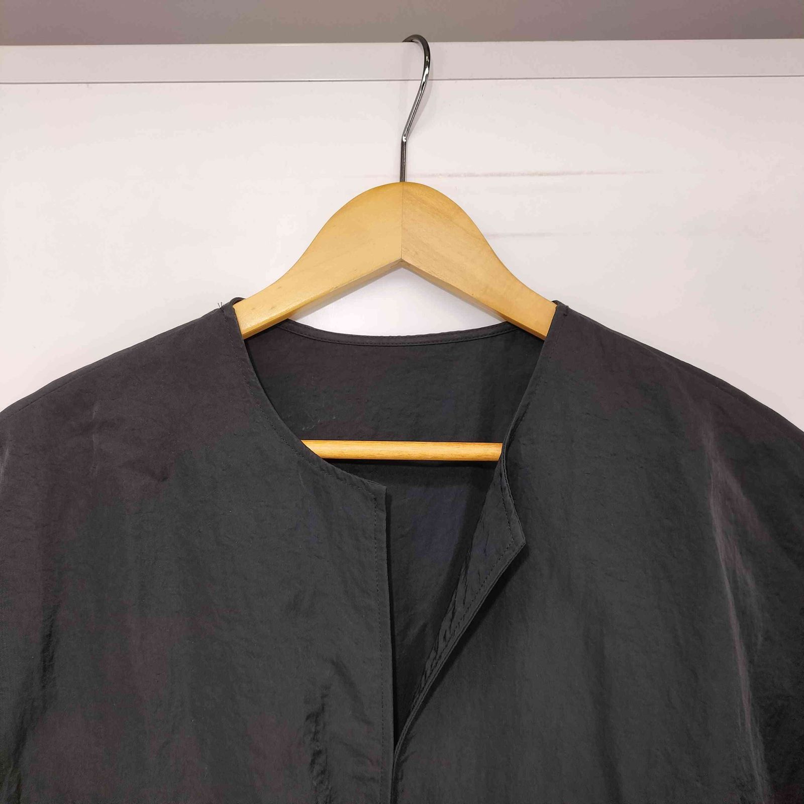 ビアズリー BEARDSLEY ノーカラー フリルデザイン ジャケット