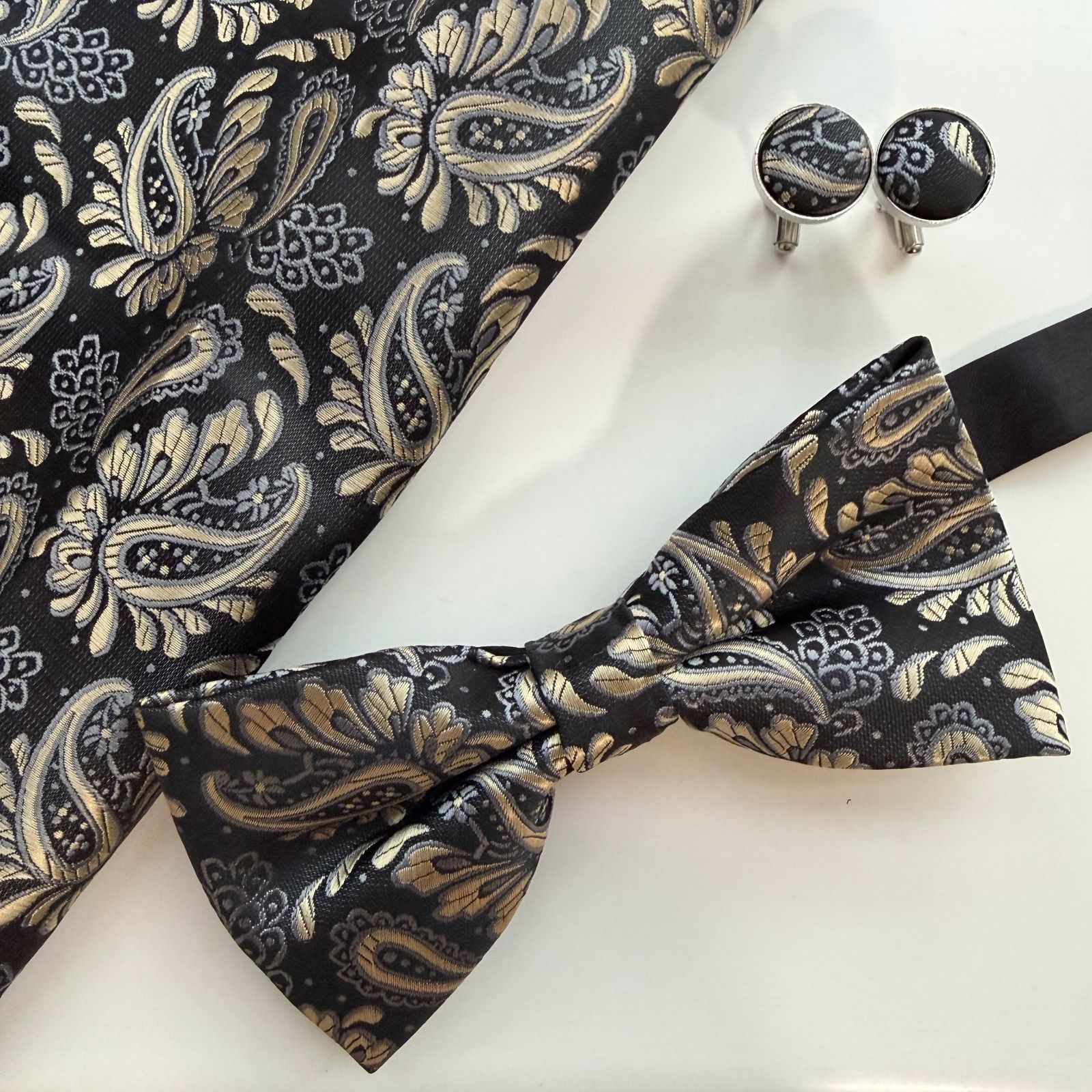 ③-5 蝶ネクタイ ポケットチーフ カフス3点セット - メルカリ