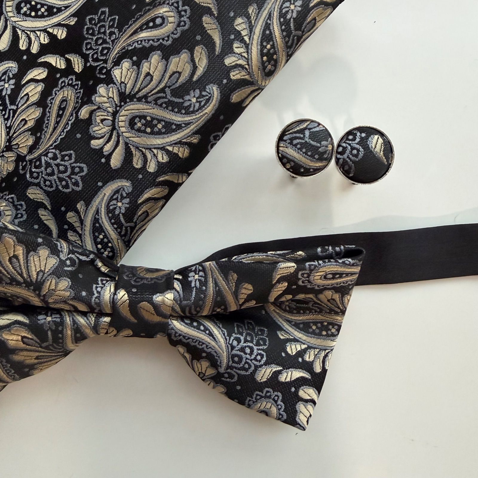 ③-5 蝶ネクタイ ポケットチーフ カフス3点セット - メルカリ