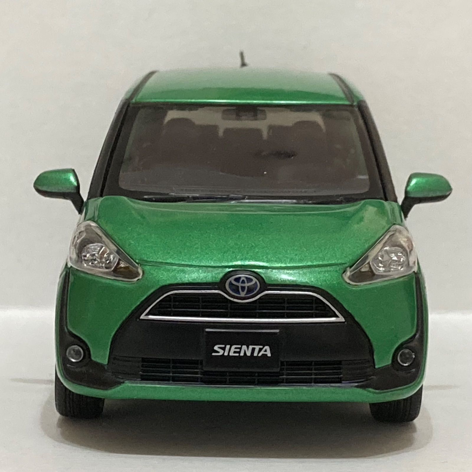 カラーサンプル】トヨタ シエンタ (2代目) グリーン スケール1/30 中古