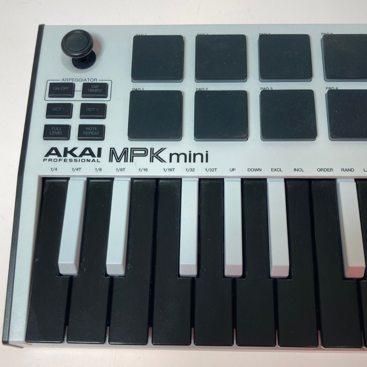 ◎◎AKAI アカイ Professional MPK mini MIDIキーボード 通電のみ確認
