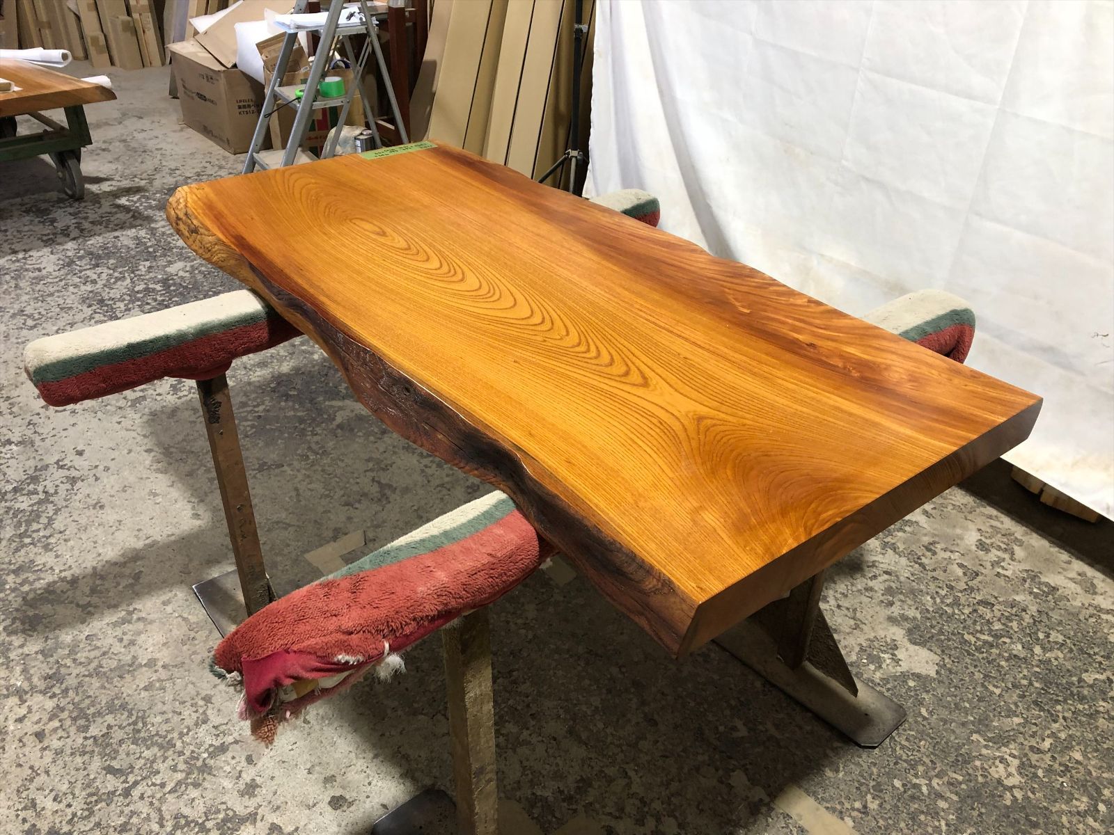 アンティーク 無垢材 一枚板センターテーブル 硬質で重厚な一枚板　ローテーブル ケヤキ9372 欅 一枚板無垢 乾燥材 1390x560-560x55mm ローテーブル