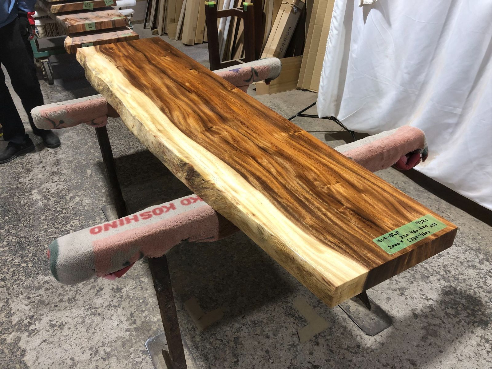 モンキーポッド9381 一枚板無垢 乾燥材 2000x320-460-440x55mm