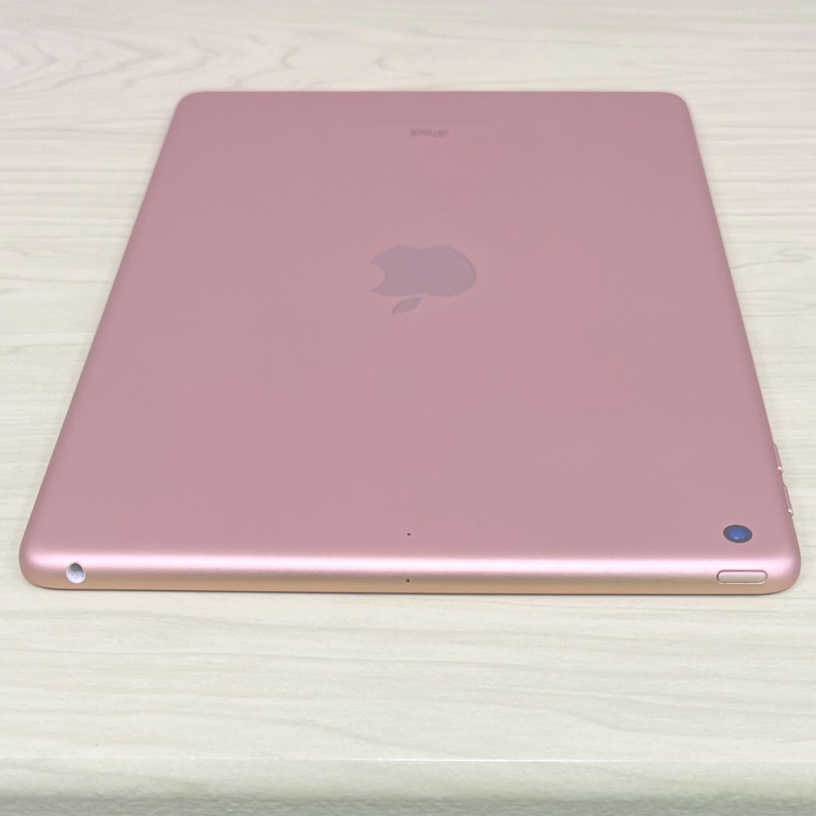 iPad 第6世代 32GB ゴールド WiFiモデル 21724 - メルカリ