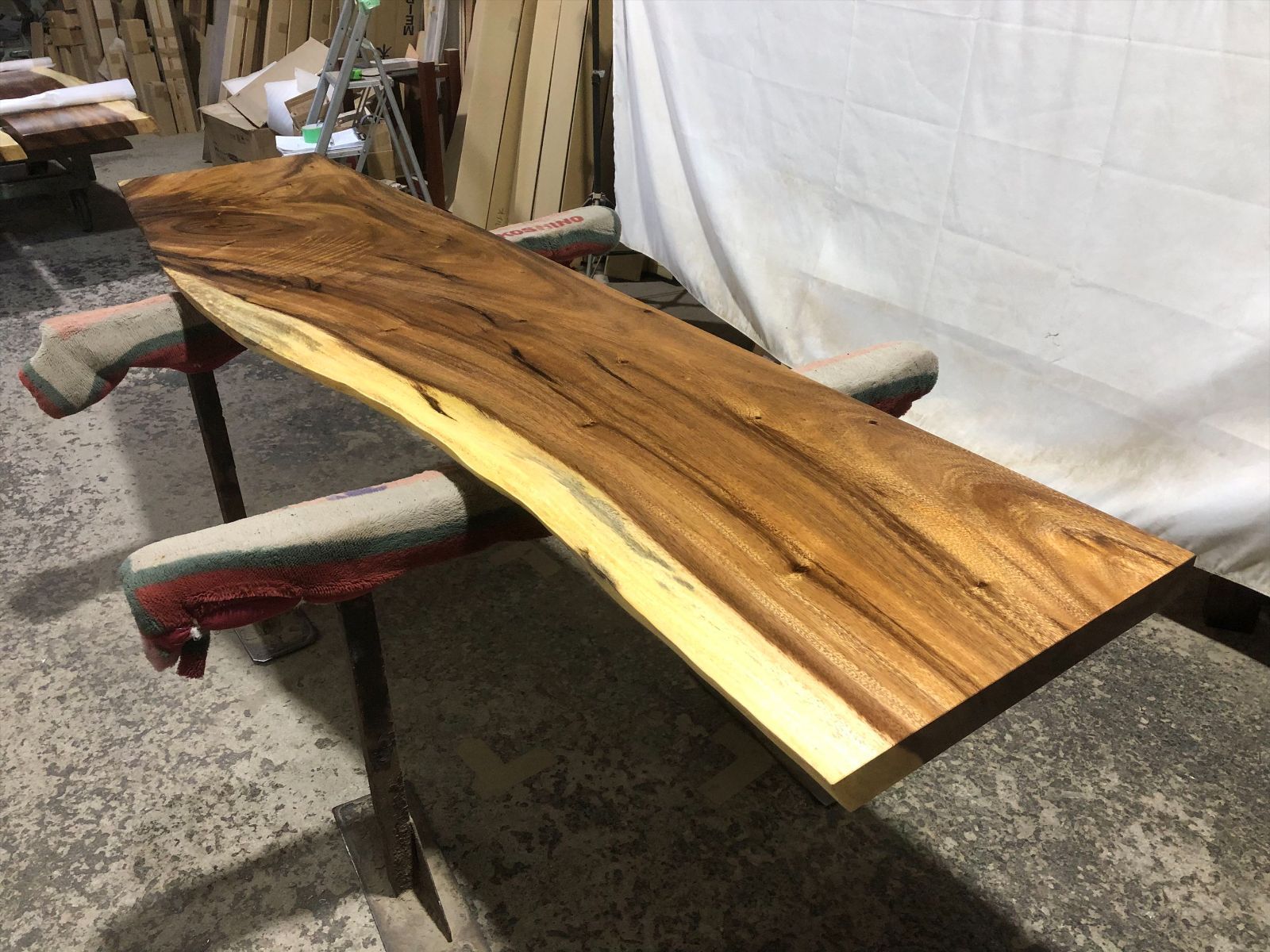 モンキーポッド9383 一枚板無垢 乾燥材 2290x460-560-480x46mm