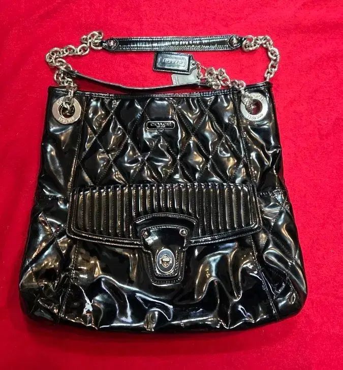コーチ ブラック パテント キルティング チェーン ショルダーバッグ