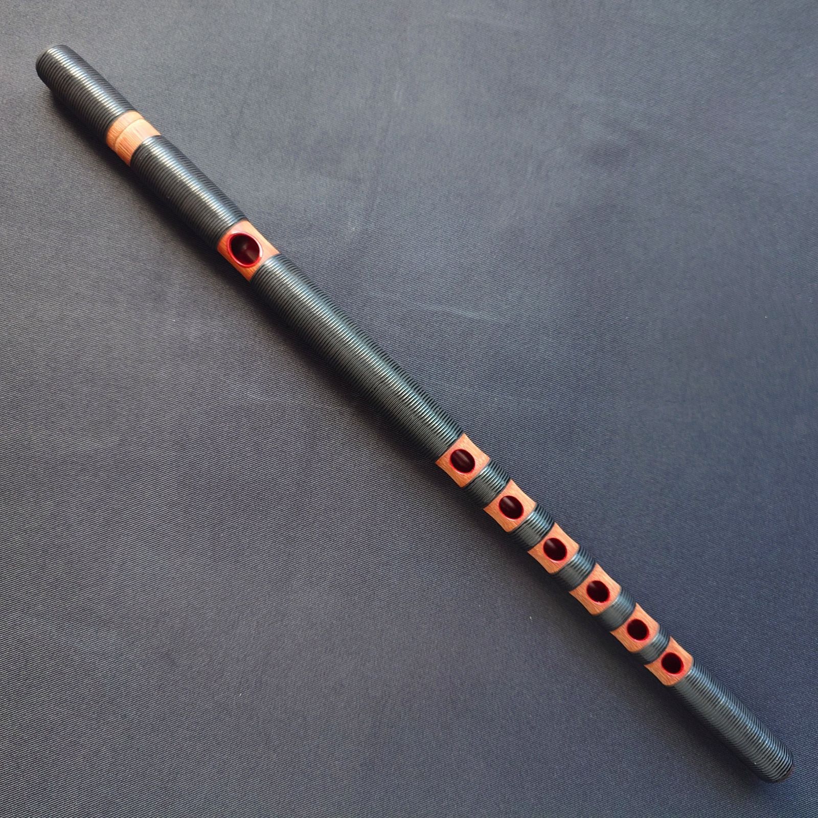 高麗笛】新管 煤竹 籐巻 黒本漆 桐箱付き／雅楽／神楽 - メルカリ