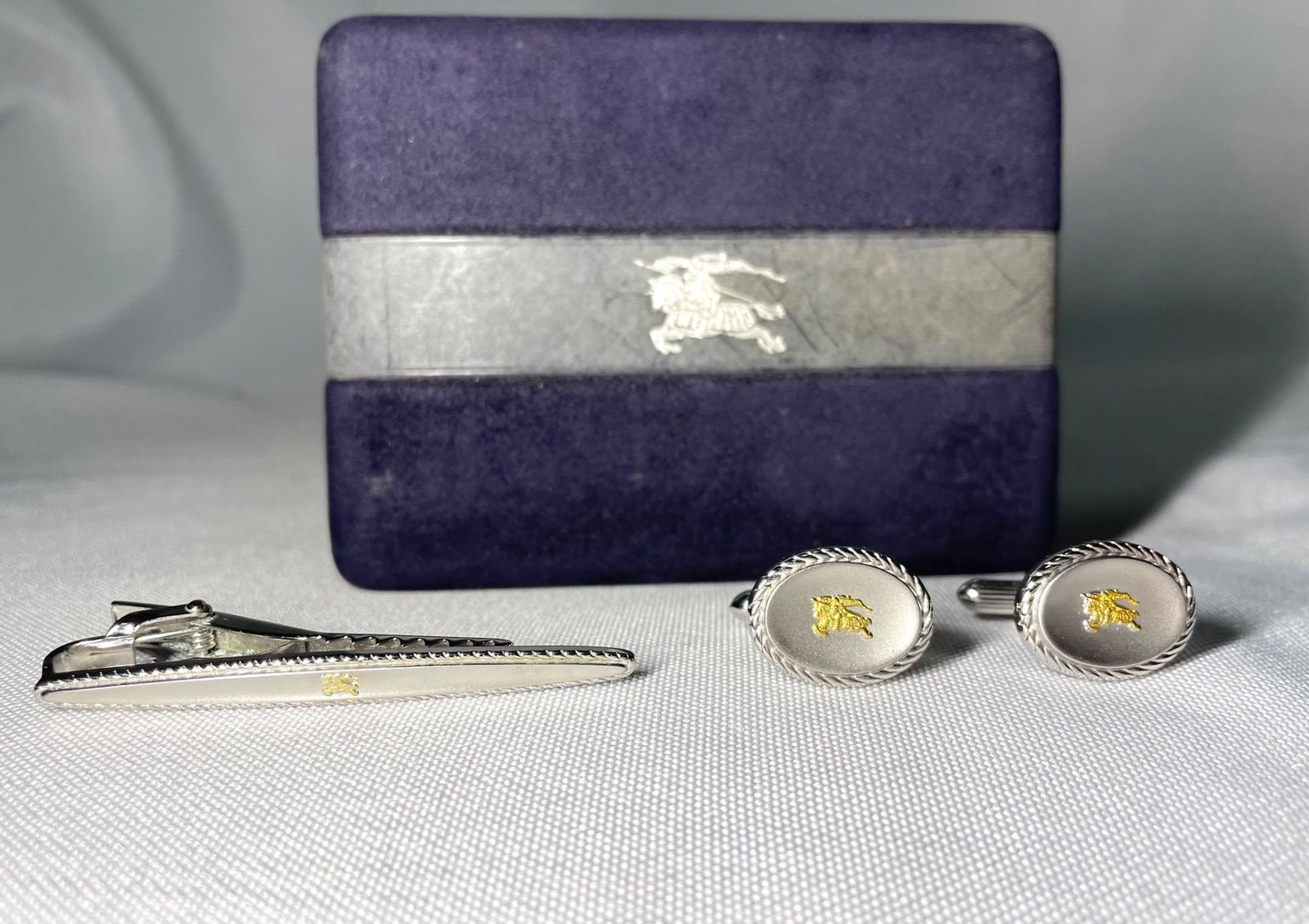 Burberry バーバリー ホースナイトロゴ 騎士デザイン ゴールド & 艶