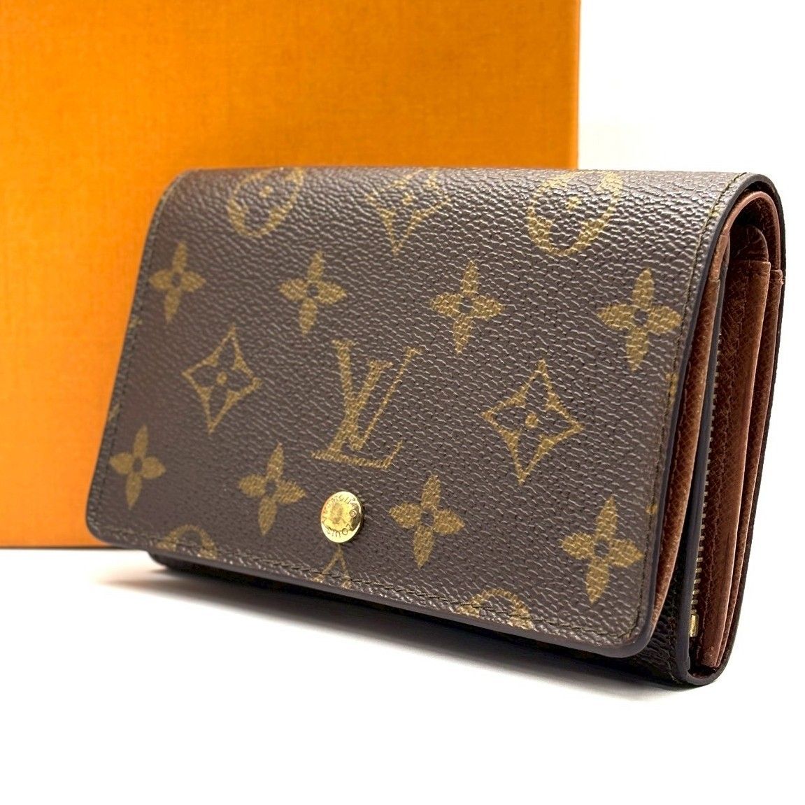 片手で完結する名作】 LOUIS VUITTON 二つ折り財布 ポルトモネビエ