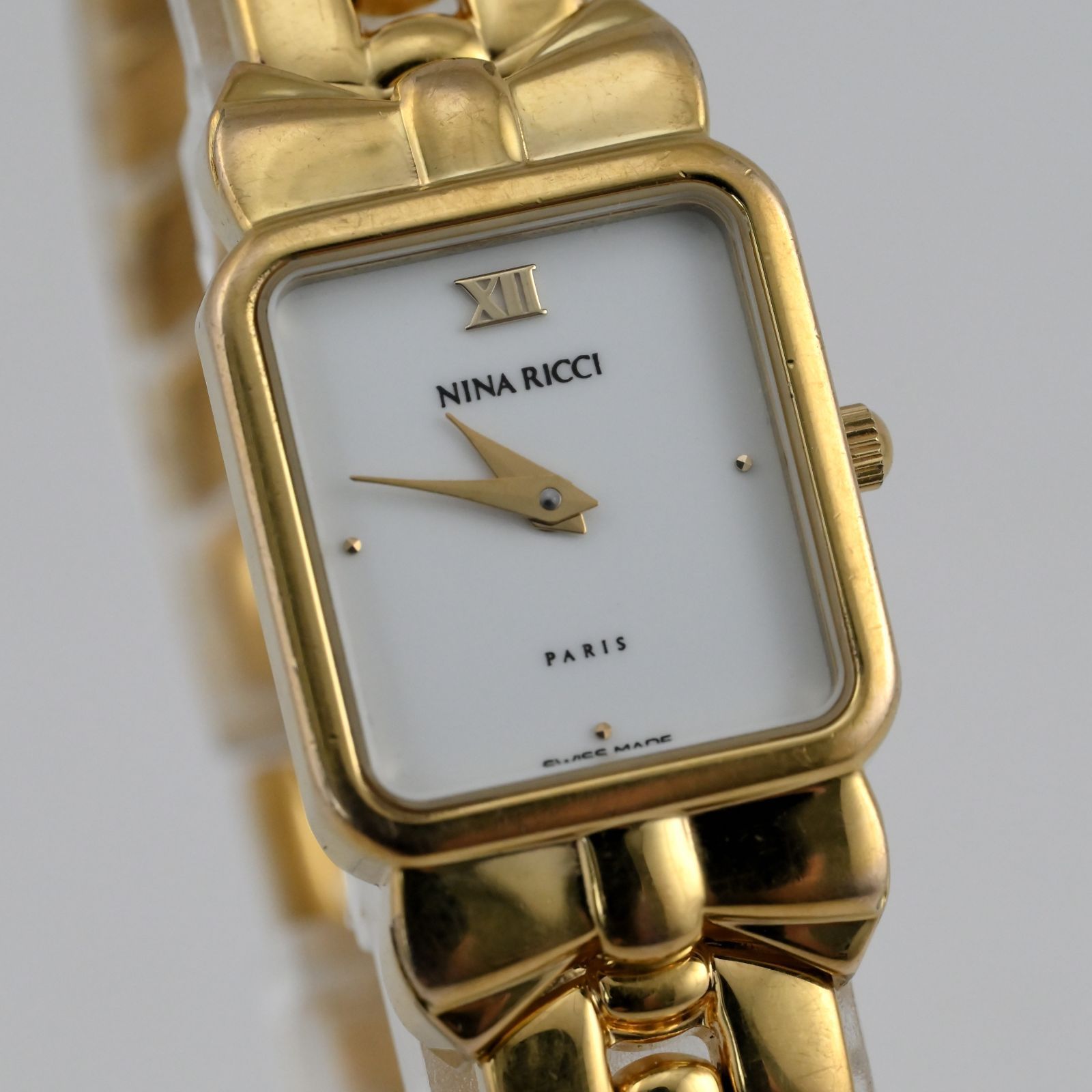 NINA RICCI ニナリッチ 女性用 クォーツ時計 ホワイト文字盤 リボン