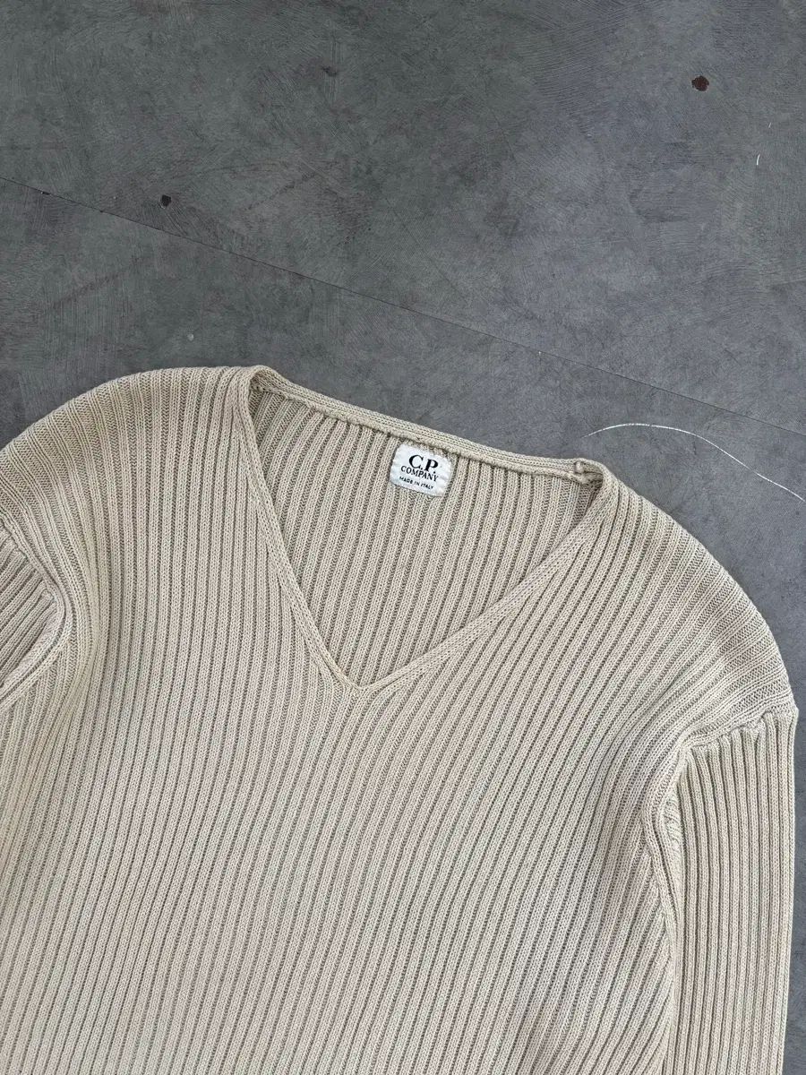 C.P. COMPANY シーピーカンパニー 90s ベージュ Vネック ニット - メルカリ