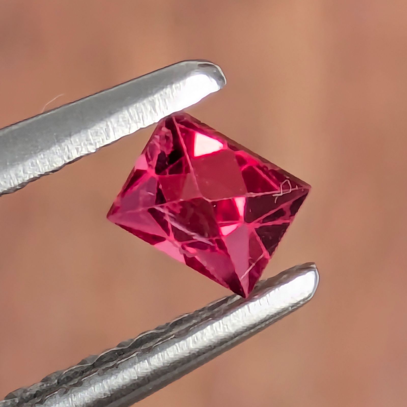 スピネル原石 ミャンマー・モゴック産【0.25ct】 PRO208153 - メルカリ