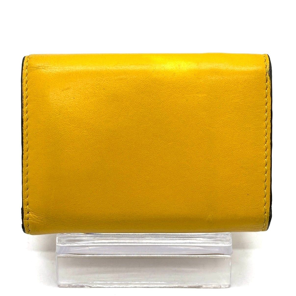 FENDI 三つ折り財布 イエロー 色で気分を上げる】 FENDI 三つ折り財布 マイクロトリフォード ロゴ