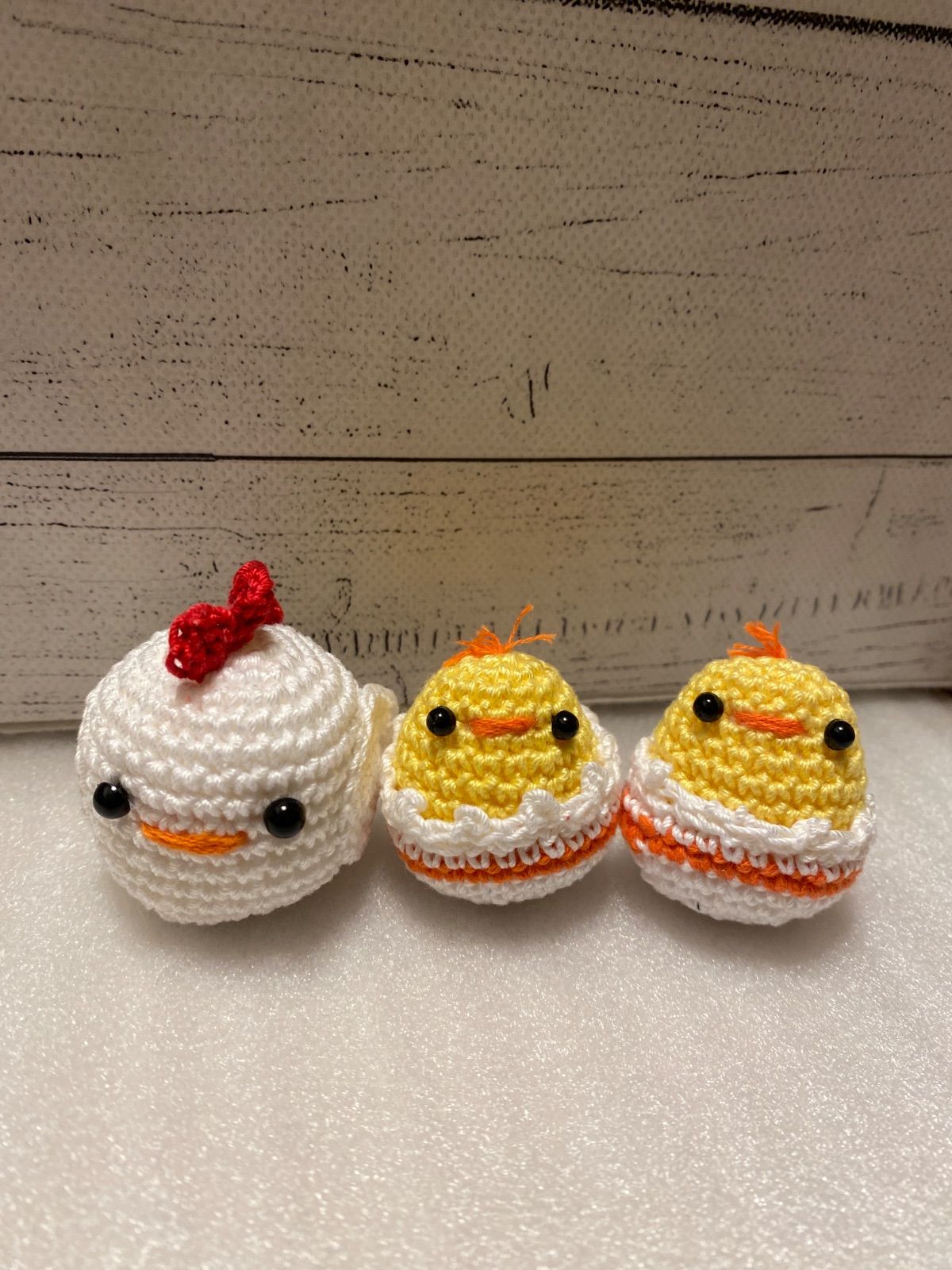 ハンドメイド あみぐるみ ぬいぐるみ イースターエッグ にわとり