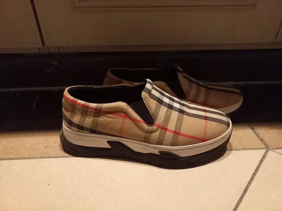 バーバリー キッズ チェック スリッポン スニーカー (33) - メルカリ