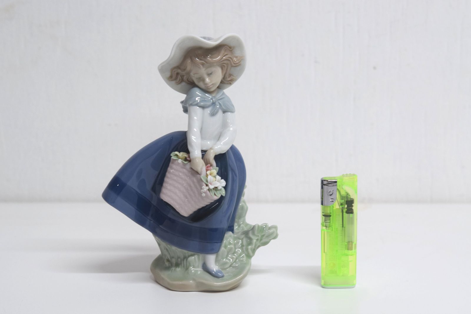 LLADORO リヤドロ フィギュリン 「きれいな花ばかり」PRETTY PICKINGS