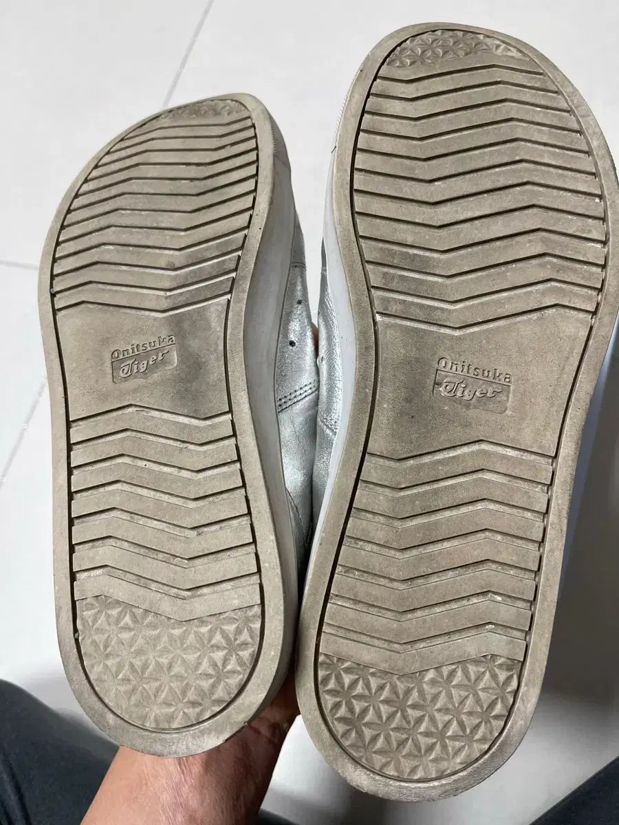 オニツカタイガー 론シップ 2 0 シルバー 270 - メルカリ