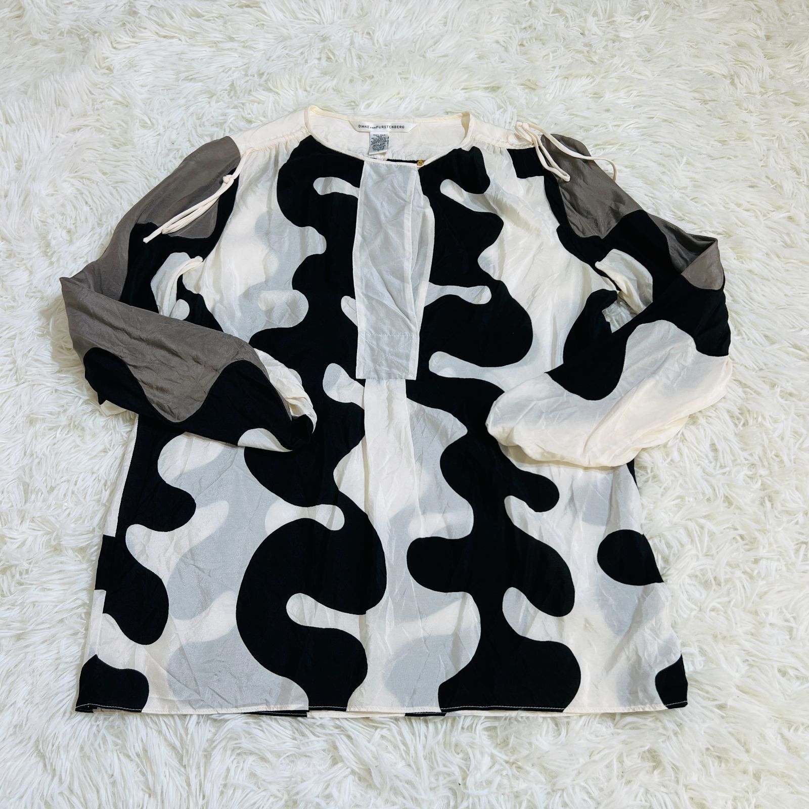 美品　DIANEvon FURSTEN BERG シルク100% ブラウス　総柄 DVF ダイアンフォンファステンバーグ シルク100% ブラウス M 抽象柄