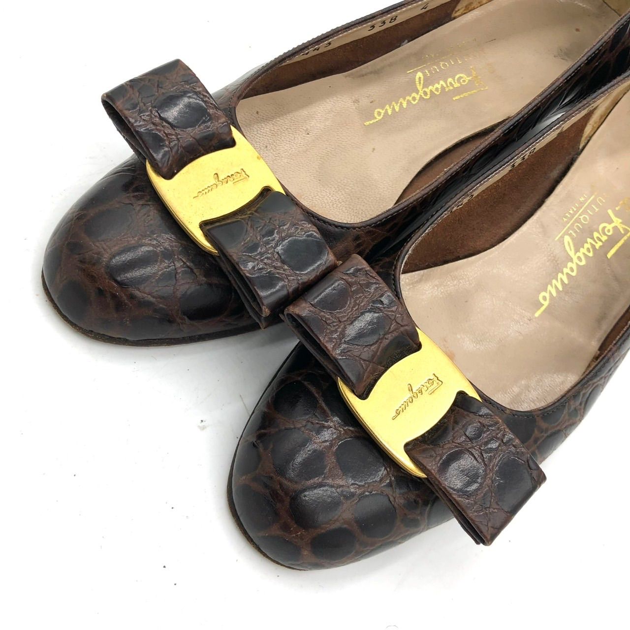 フェラガモ ヴァラ パンプス クロコ型押し 茶 22cm ローヒール リボン