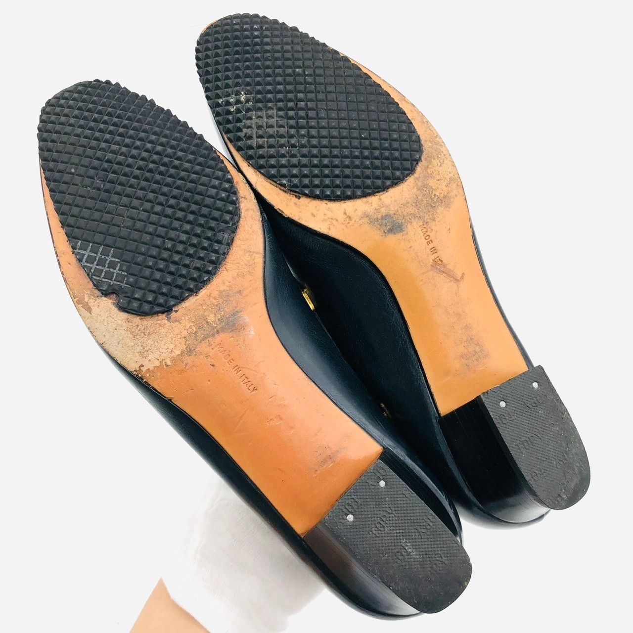 未使用品✨フェラガモ Ferragamo ガンチーニ　レザー　パンプス　ネイビー フェラガモ パンプス ガンチーニ ネイビー 22.5cm レザー 金具 チャン