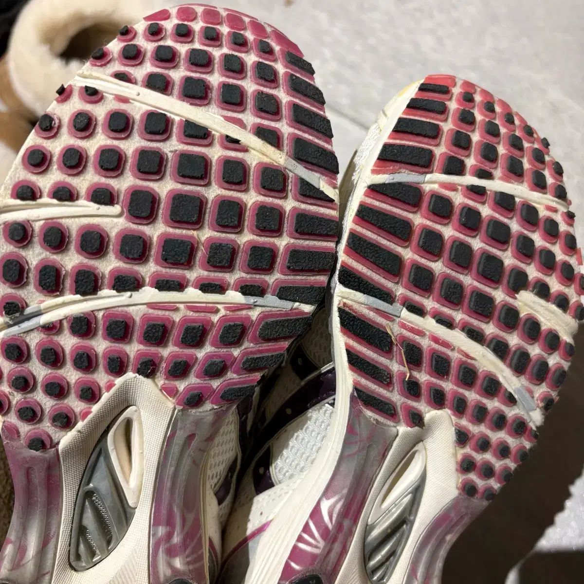 アシックス ランニングシューズ - メルカリ