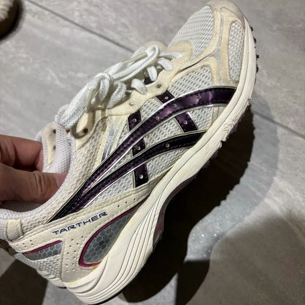 アシックス ランニングシューズ - メルカリ