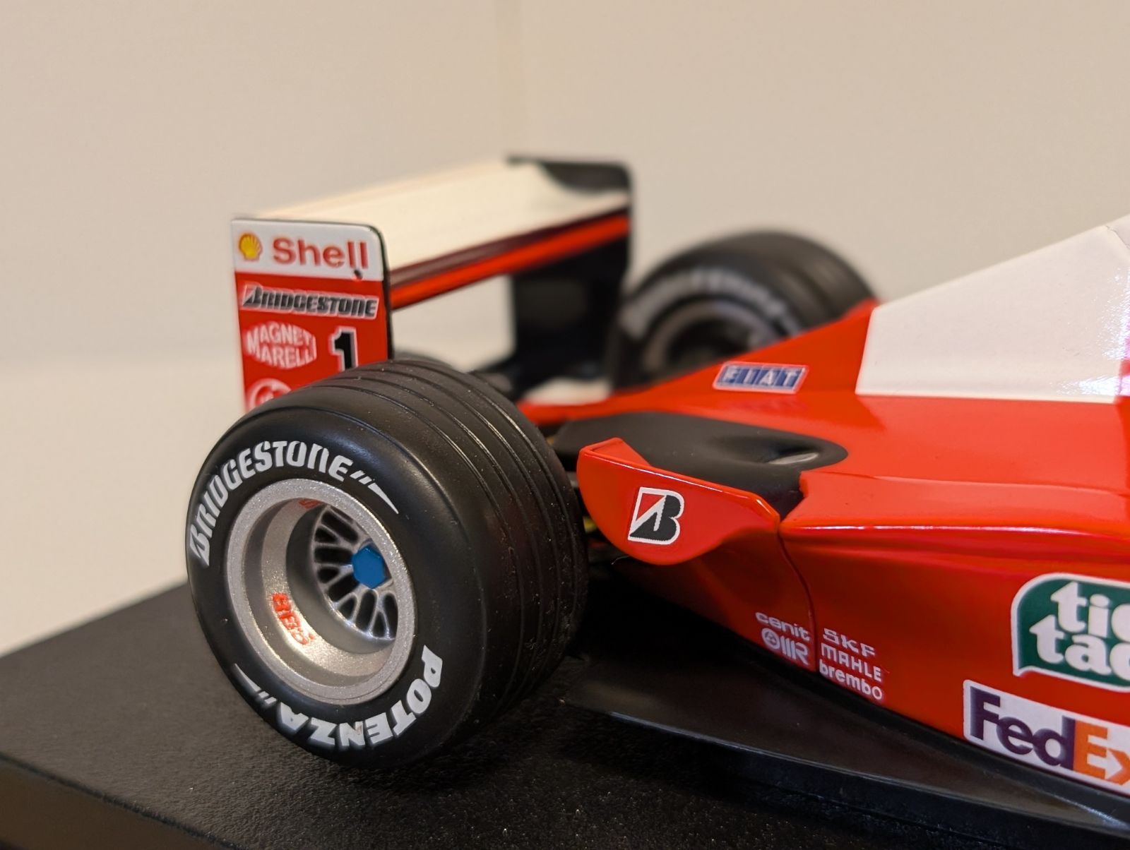 注意！限定品マテル1/18フェラーリF2001ミハエル・シューマッハ - メルカリ