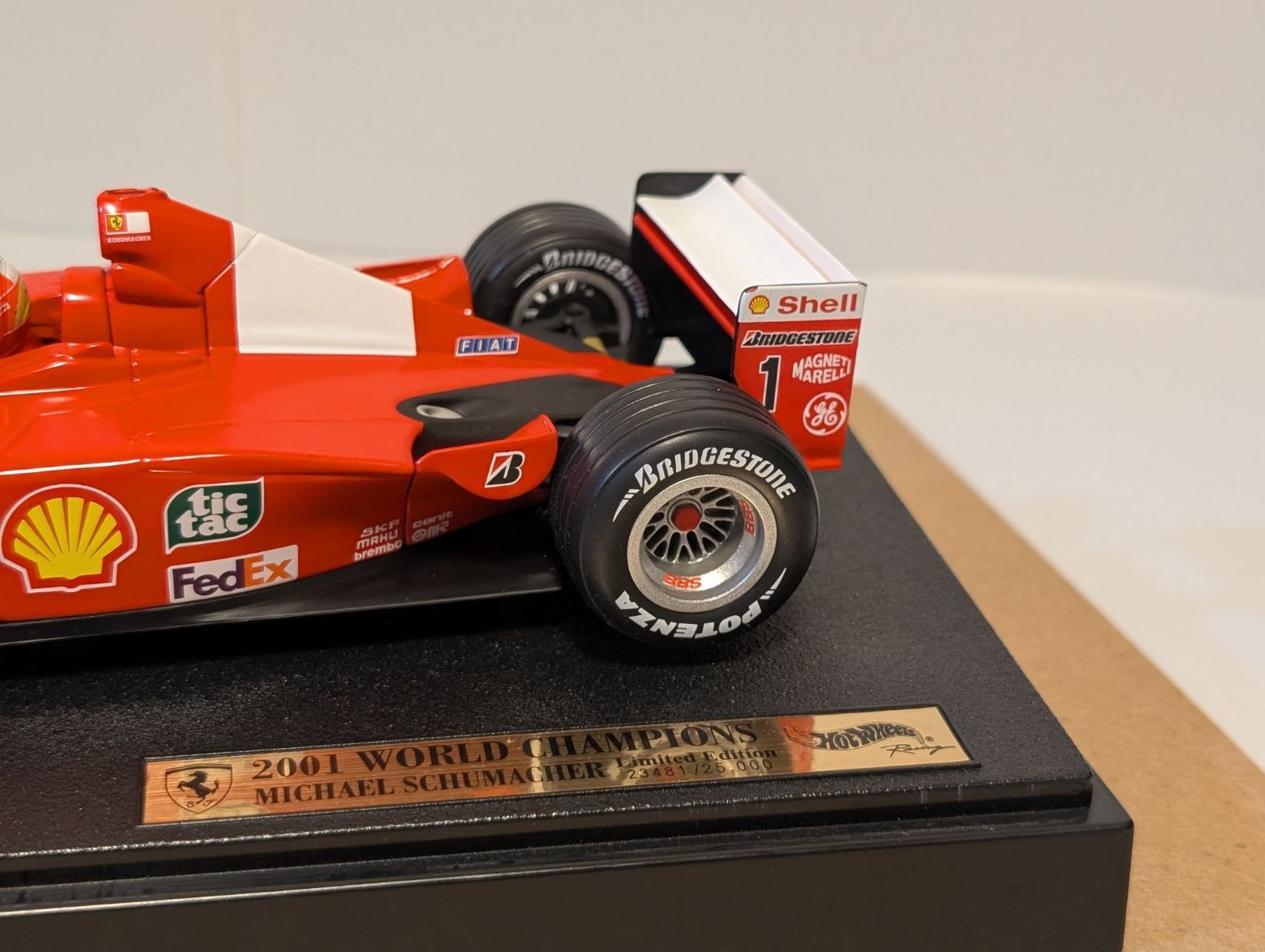 注意！限定品マテル1/18フェラーリF2001ミハエル・シューマッハ - メルカリ