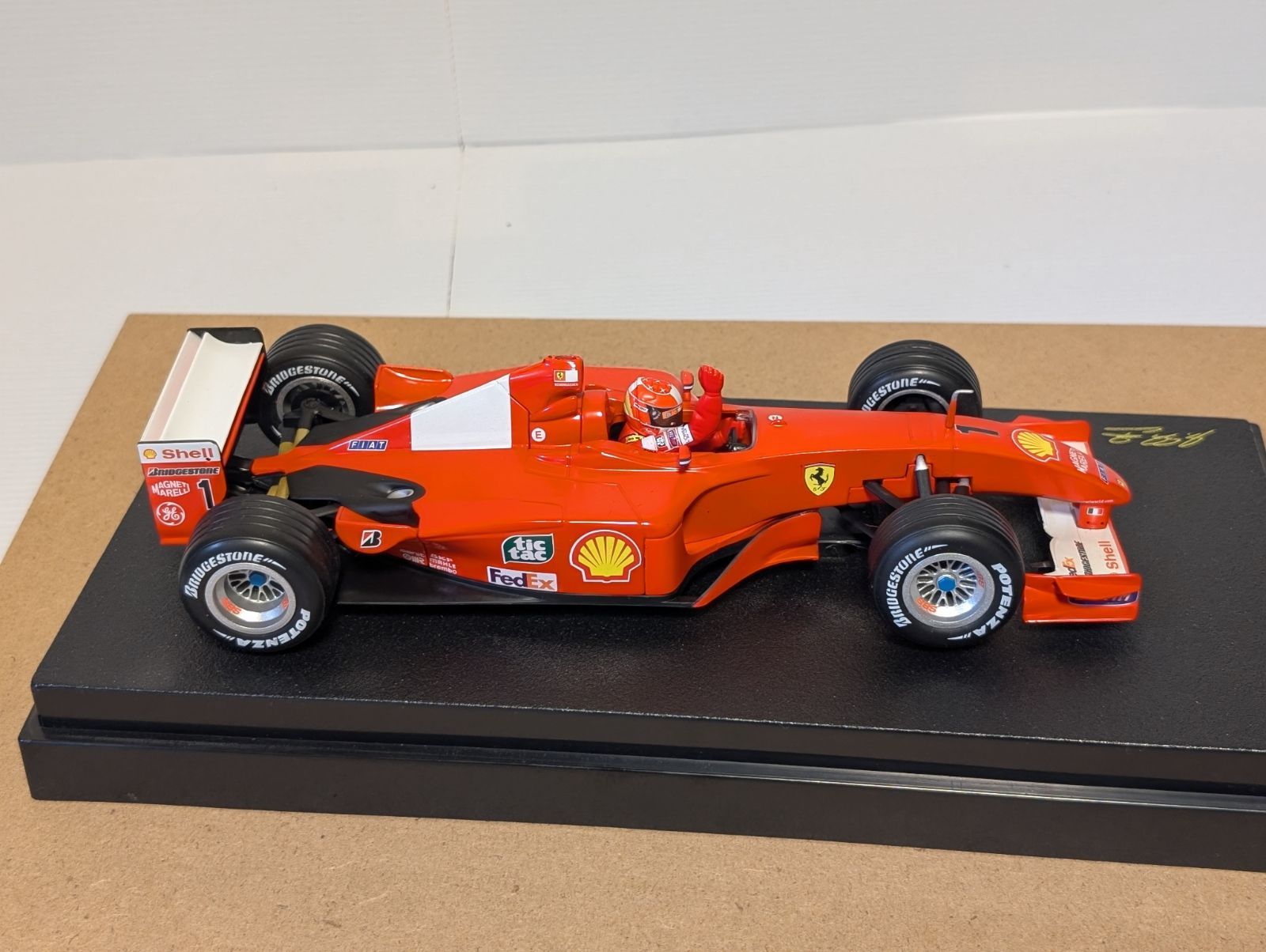 注意！限定品マテル1/18フェラーリF2001ミハエル・シューマッハ - メルカリ