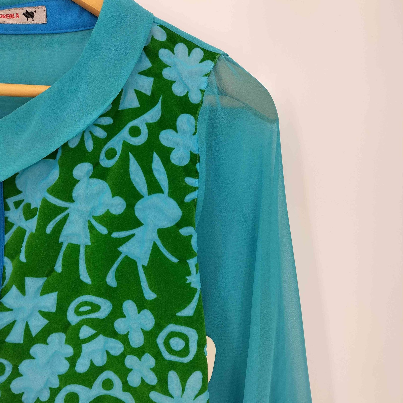 お*な様 OLLEBOREBLA アルベロベロ ブラウス ジャングルとブタさん