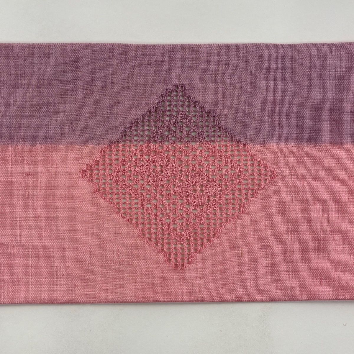 美品】 名古屋帯 秀品 紬地 幾何学模様 汕頭刺繍 ピンク 正絹 【中古