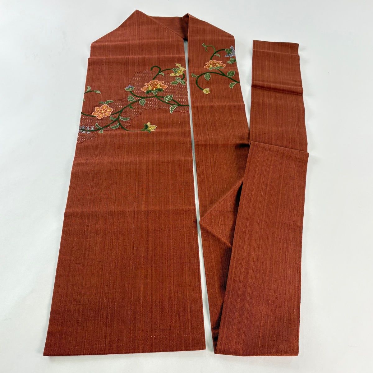 名古屋帯 秀品 紬地 花唐草 雲文 相良刺繍 金糸 茶色 正絹 【中古