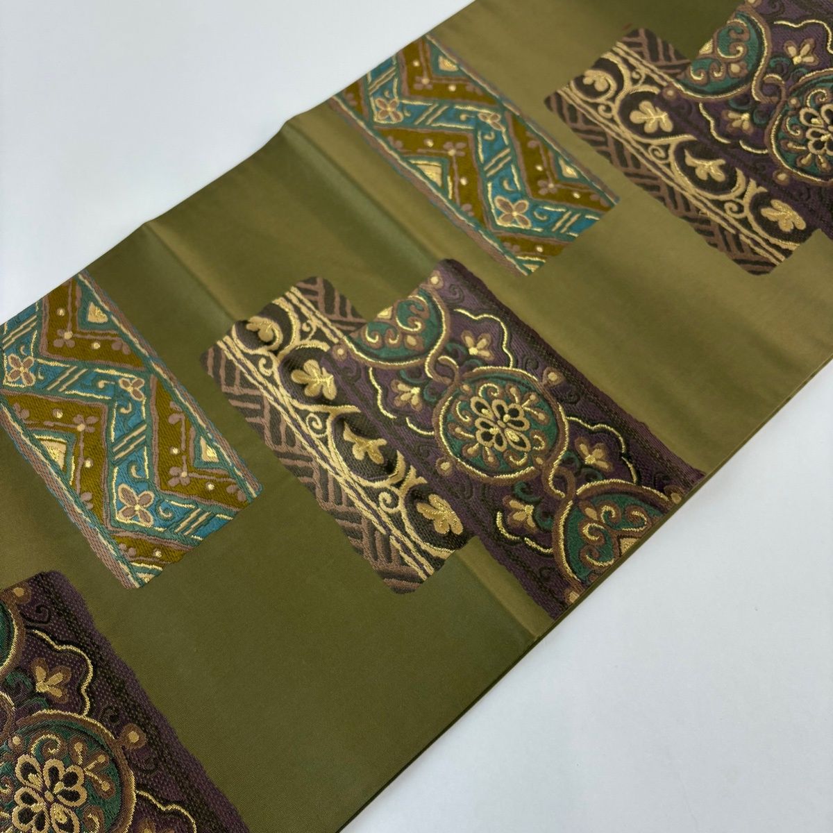 美品】 袋帯 秀品 鈴乃屋 華文 唐草 刺繍 金糸 茶緑色 六通 正絹