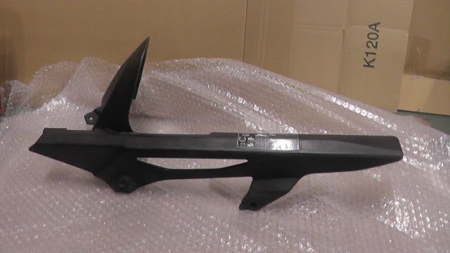 GSX250R LC6DN11AZ01100xxx の チェーンカバー:#1769751007 - メルカリ