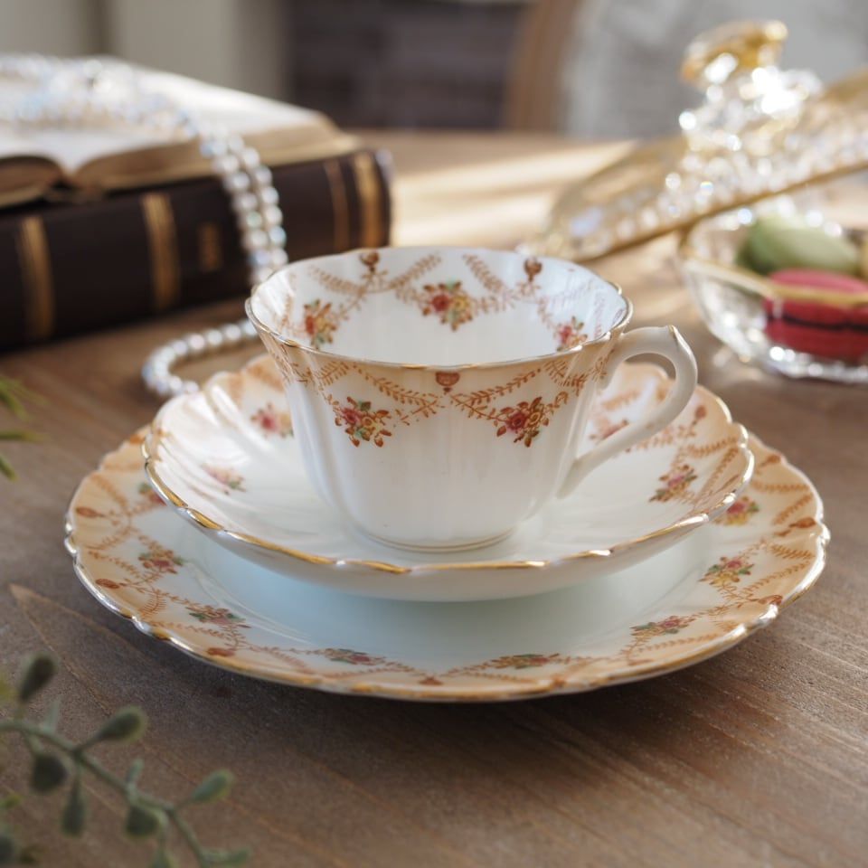 英国アンティーク BLAIRS ローズガーランド トリオ カップ＆ソーサー