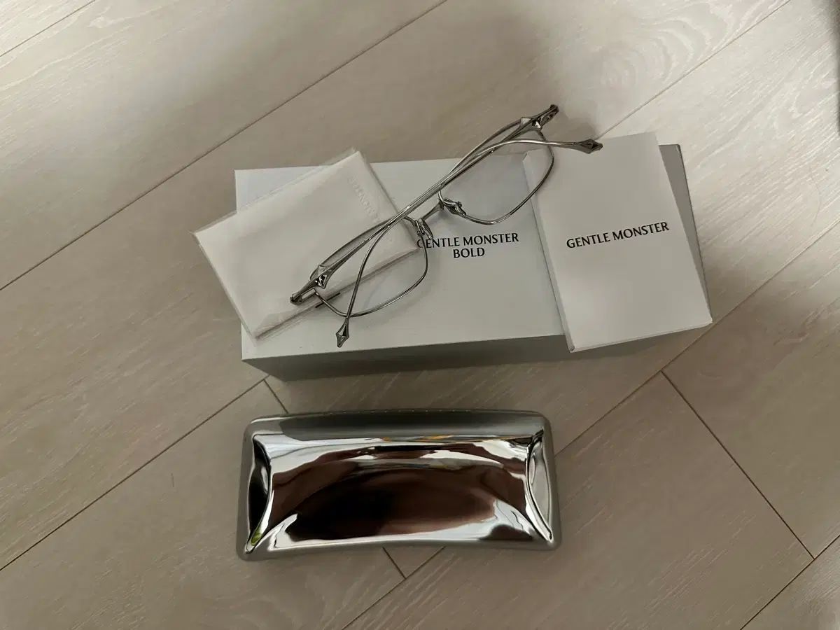 GENTLE MONSTER(ジェントルモンスター) サガ2 シルバー クリア - メルカリ