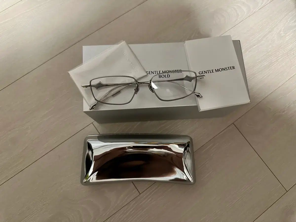 GENTLE MONSTER(ジェントルモンスター) サガ2 シルバー クリア - メルカリ