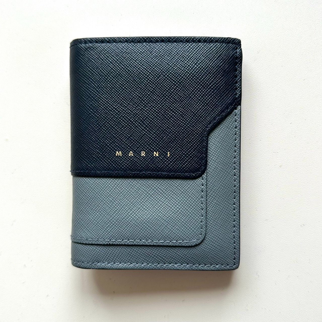 O　MARNI マルニ サフィアーノレザー 二つ折り財布 ネイビー マルニ MARNI 二つ折り財布 サフィアーノレザー ネイビー×グレー系