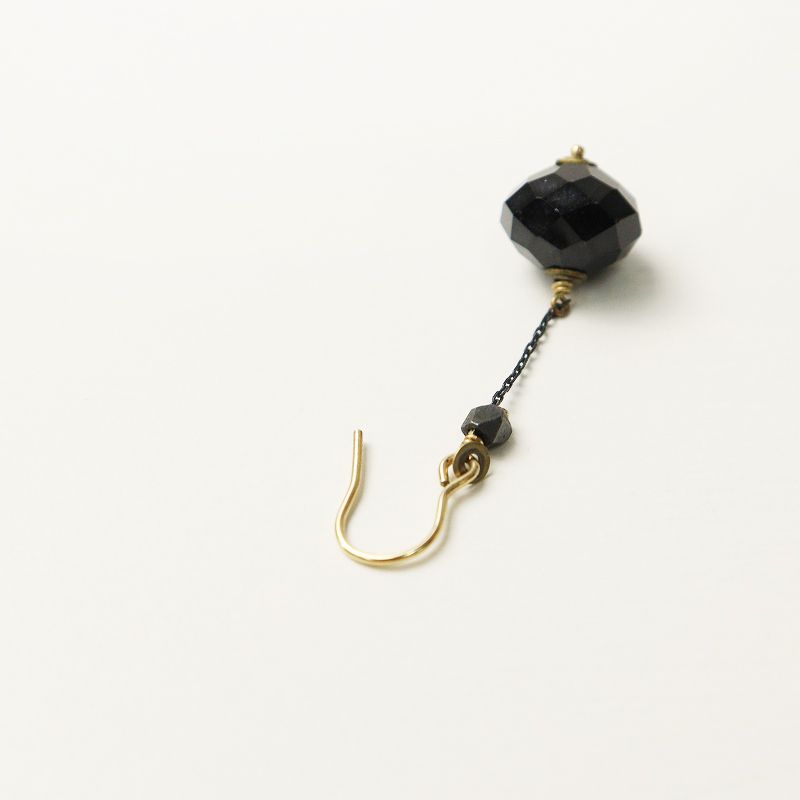 美品 セメノ semeno 立体型モチーフ ピアス ブラック 保存袋付き 