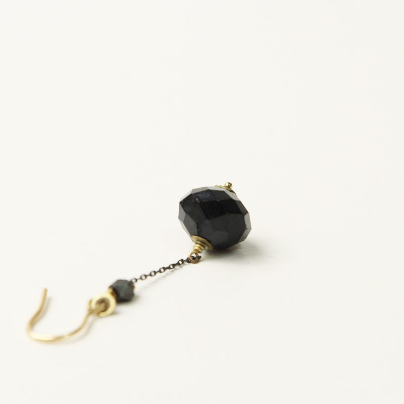 美品 セメノ semeno 立体型モチーフ ピアス ブラック 保存袋付き 