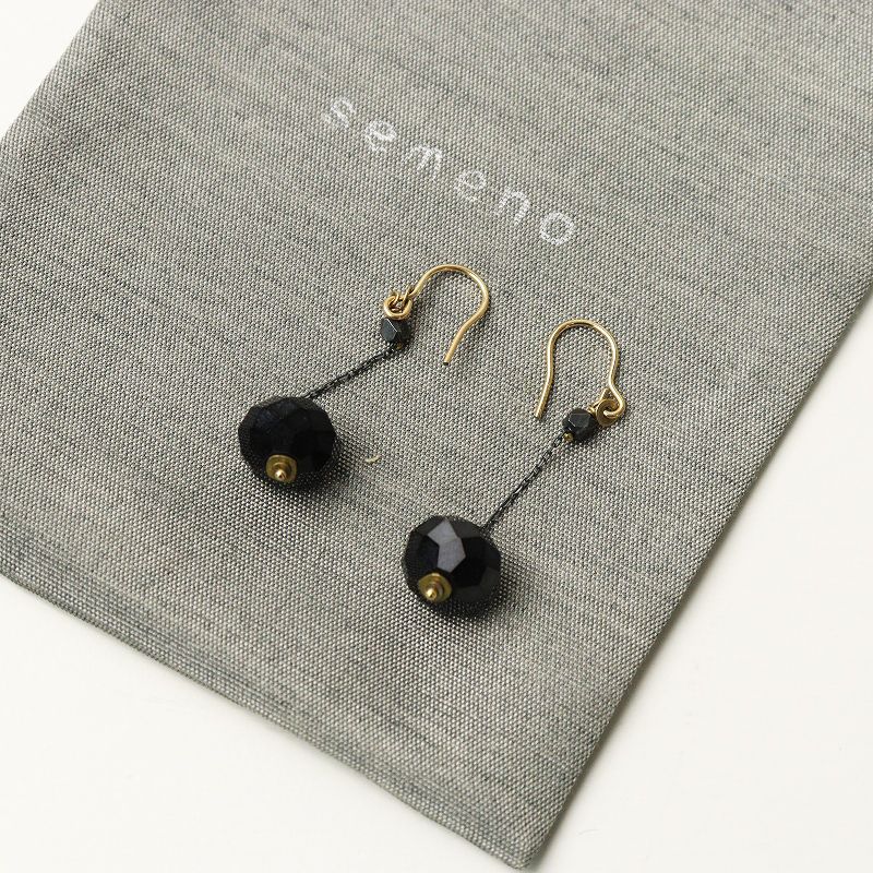 美品 セメノ semeno 立体型モチーフ ピアス ブラック 保存袋付き 