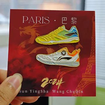 莎頭孫穎莎・王楚欽パリ五輪限定スニーカーpin金属バッジ - メルカリ