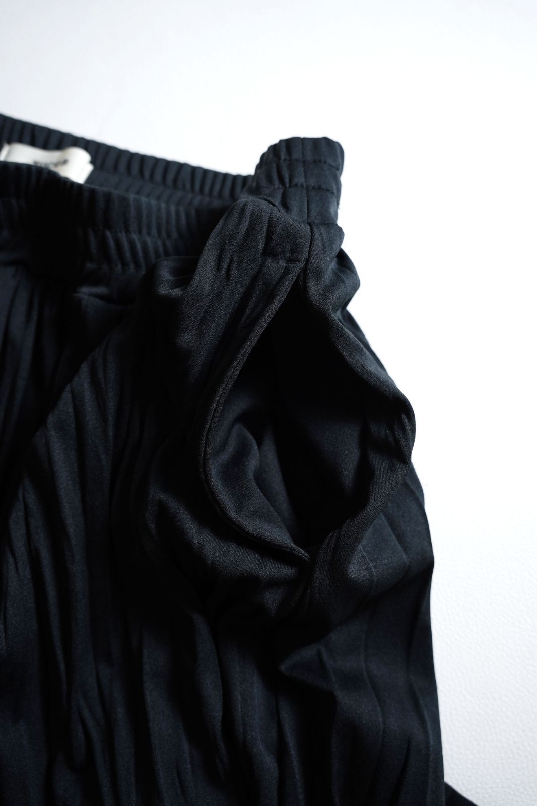 137t*美品 ZUCCa ズッカ ライトPEワッシャー パンツ M ブラック - メルカリ