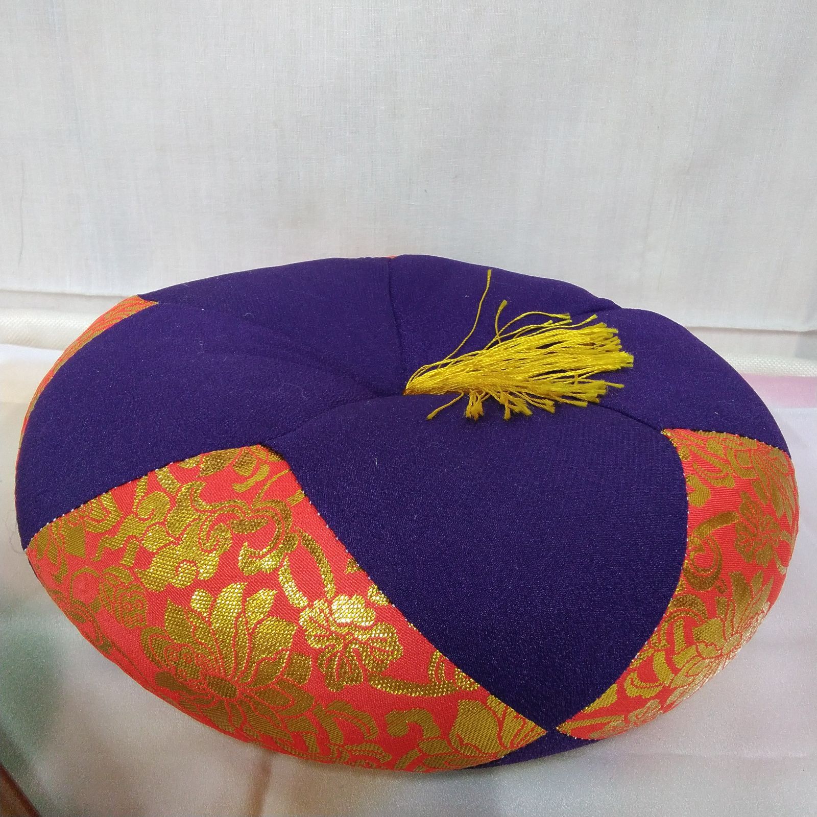 仏具玉鳳 楠木木魚4.5寸 /音にこだわった木魚です。重低音が特長で深く