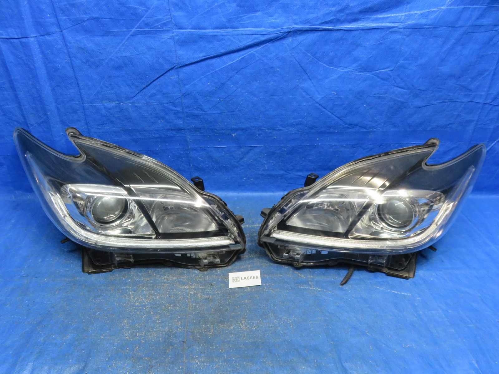 LA8668* 点灯OK プリウス ZVW30/後期 ヘッドライト/HID ヘッドランプ